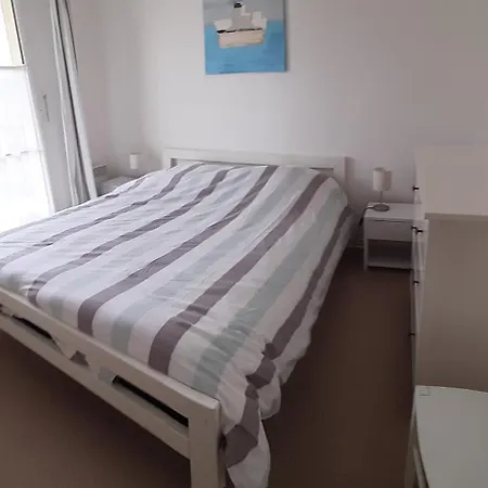 2 Face Apartment